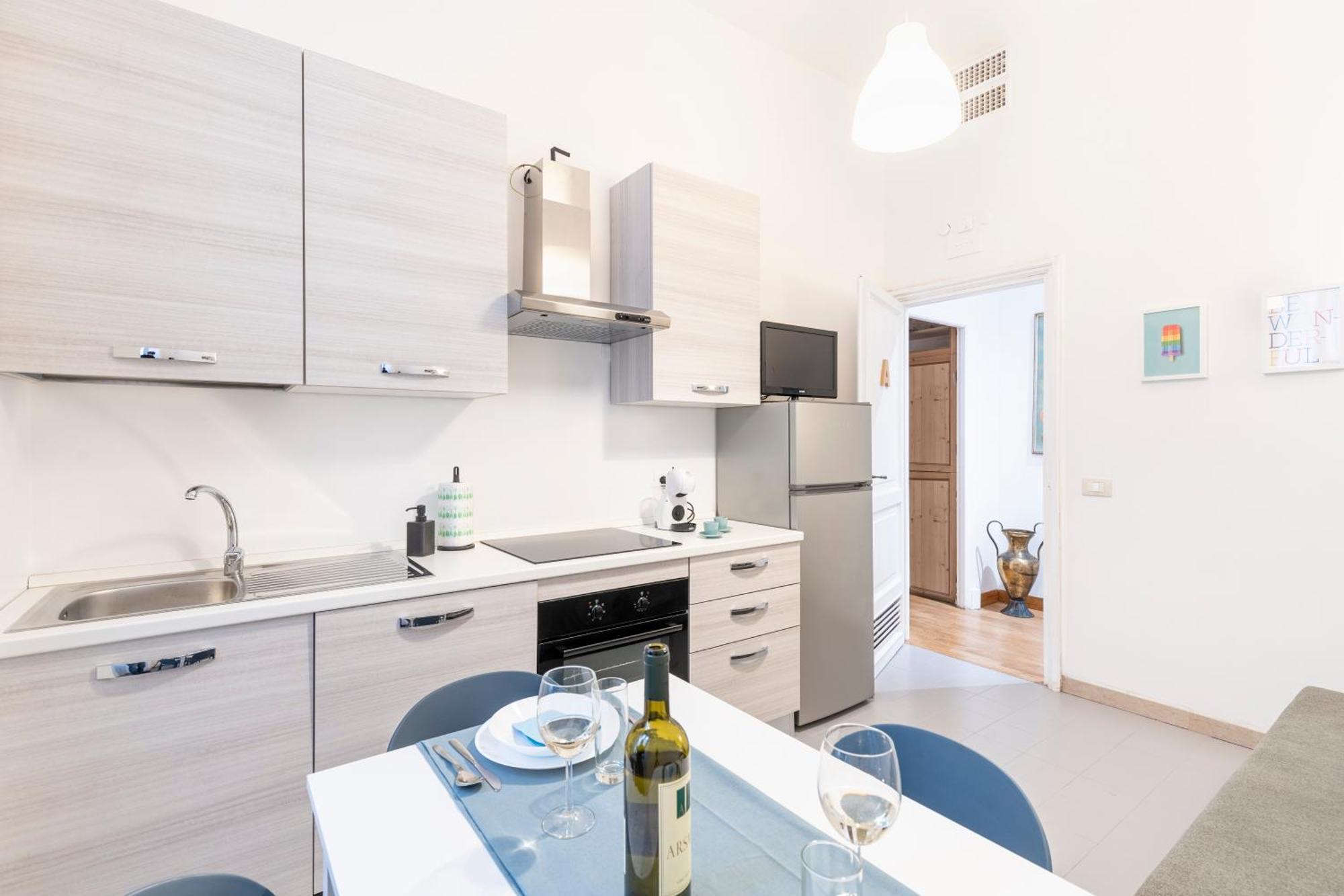 Hostly - Michelangelo Midtown-center Of Apartment